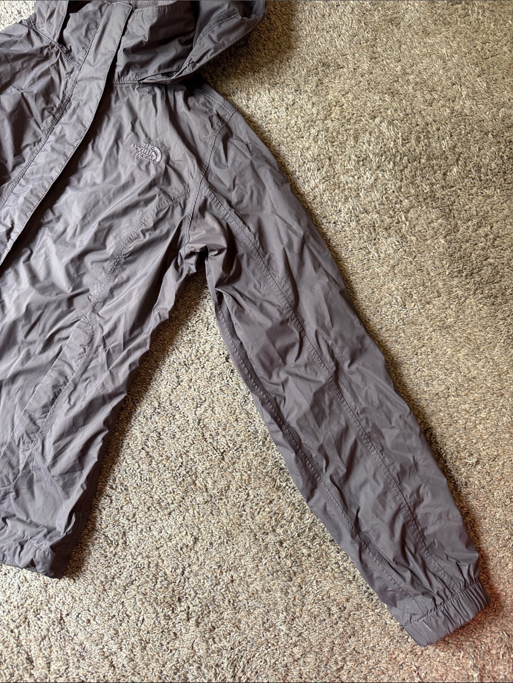 The North Face Women's Hooded rain jacket grey size medium - Picture 6 of 6